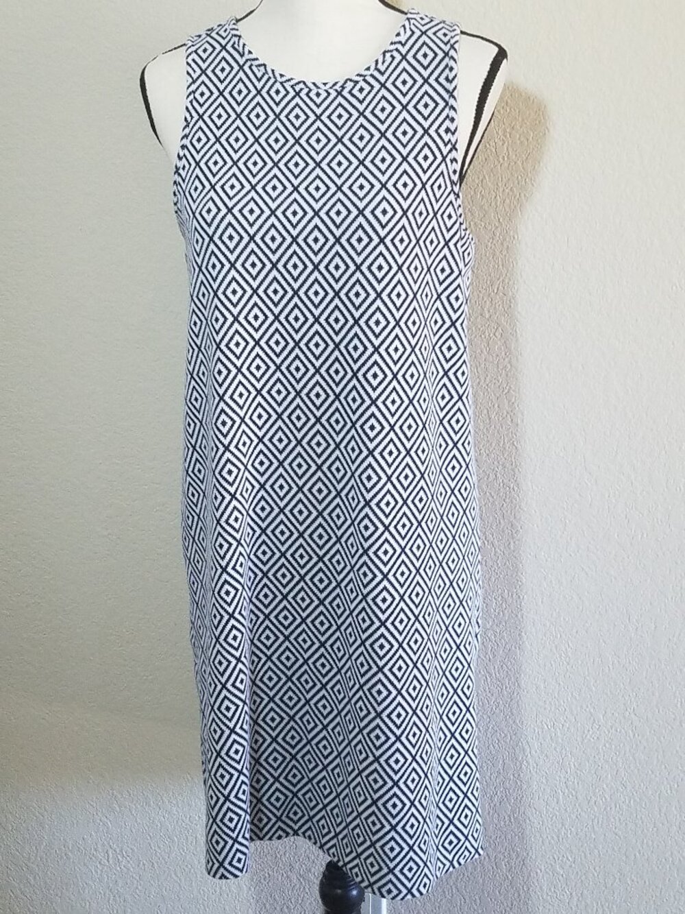 Cremieux Sheath Dress Medium Blue White Sleeveless Diamond Pattern Knee Length